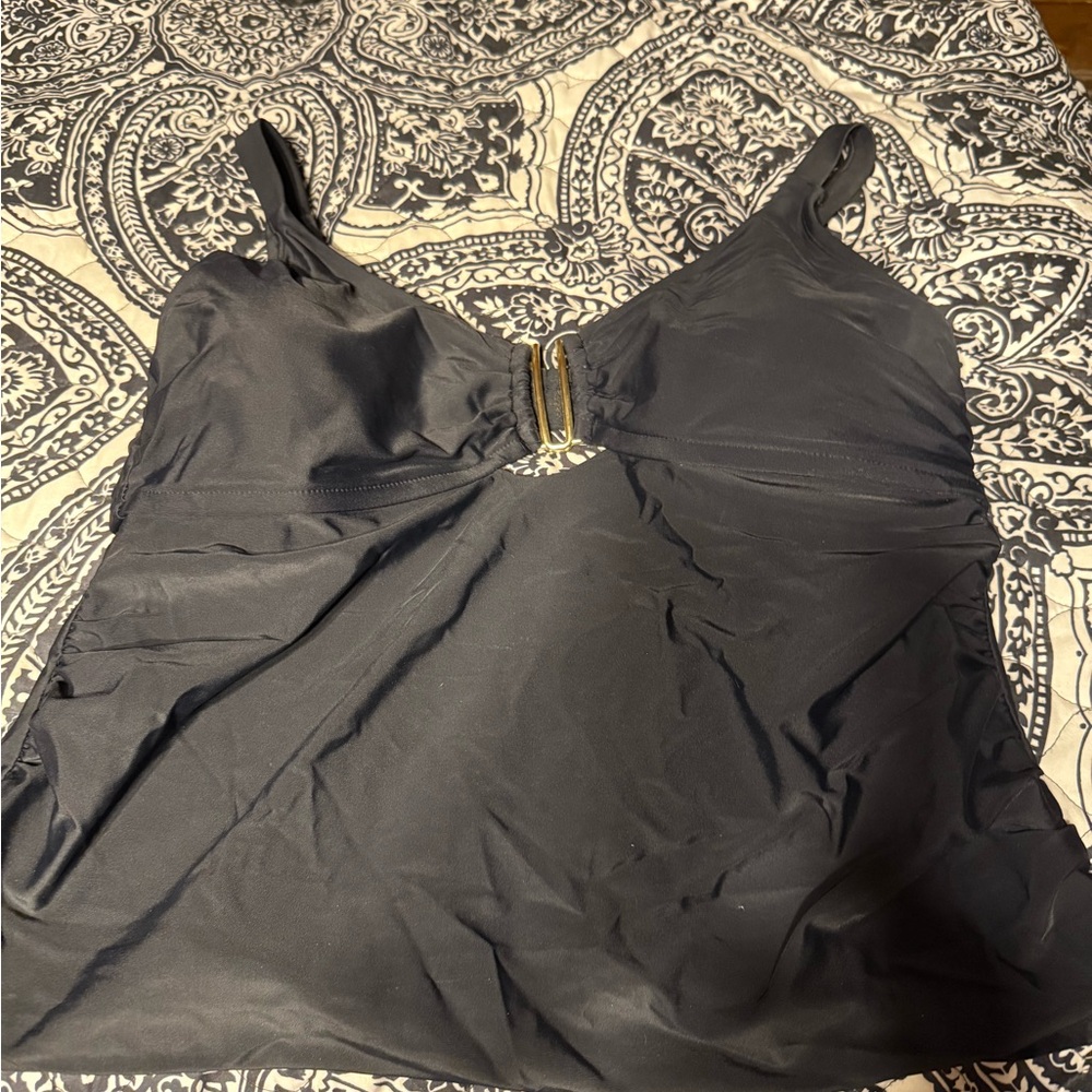 Black swim suit Top with Gold Accent SZ 1X 16-18